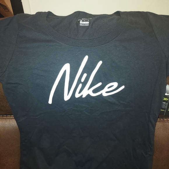 Nike standard dry fit shirt - Picture 2 of 3
